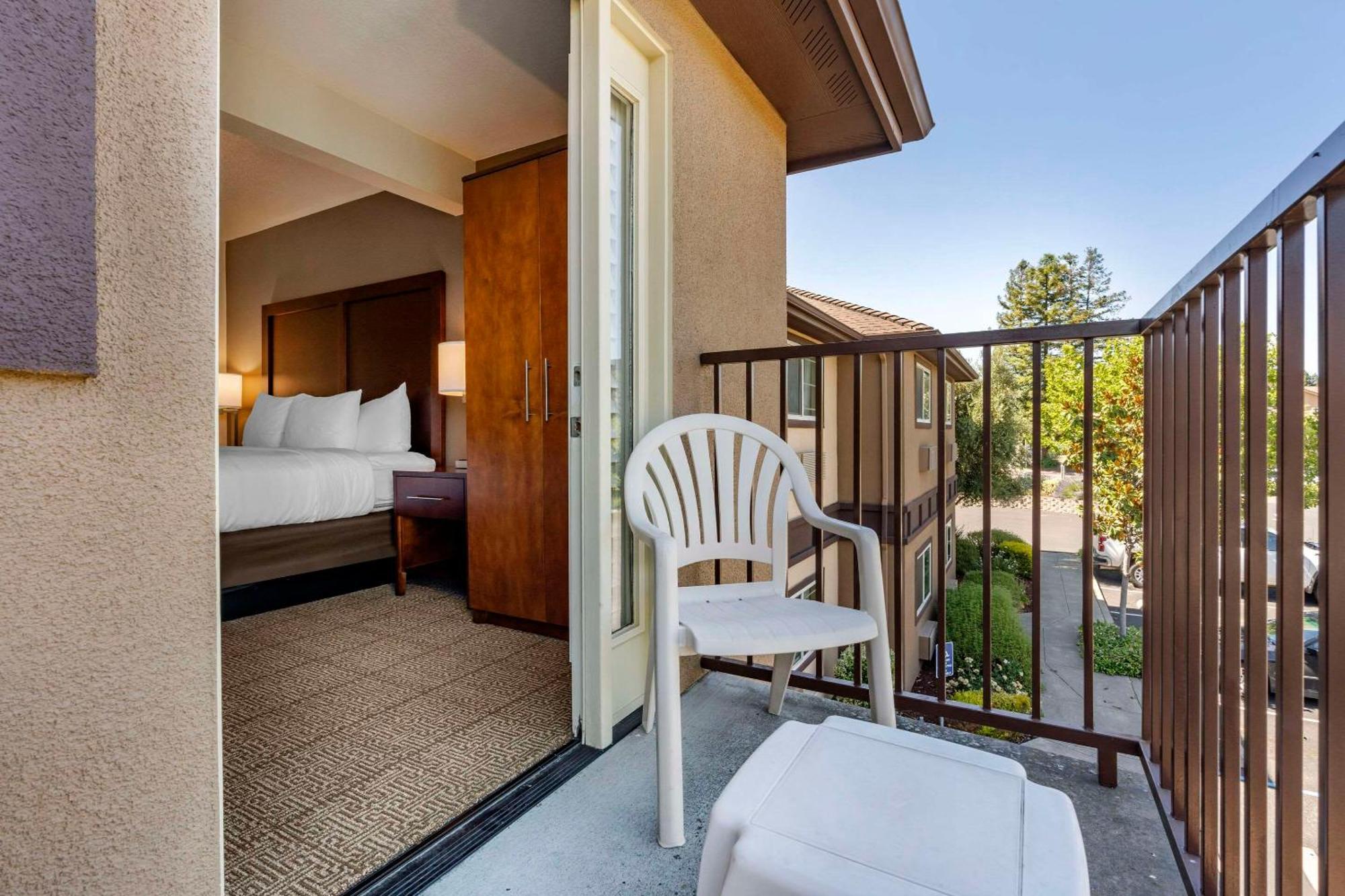 Comfort Inn & Suites Ukiah Mendocino County Exteriér fotografie